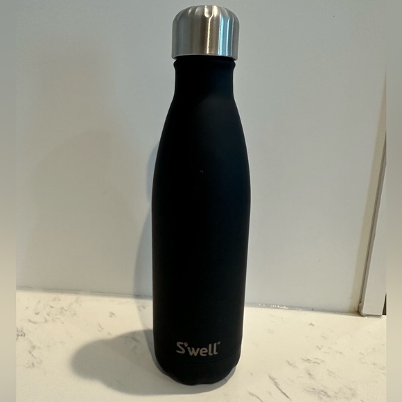 S'well Matte Black Water Bottle - Picture 1 of 2